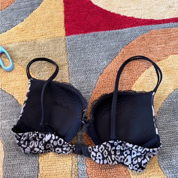 Victoria’s Secret Very Sexy Push Up Bra Animal Print Leopard Lace Edge Bow 34B - Picture 2 of 3